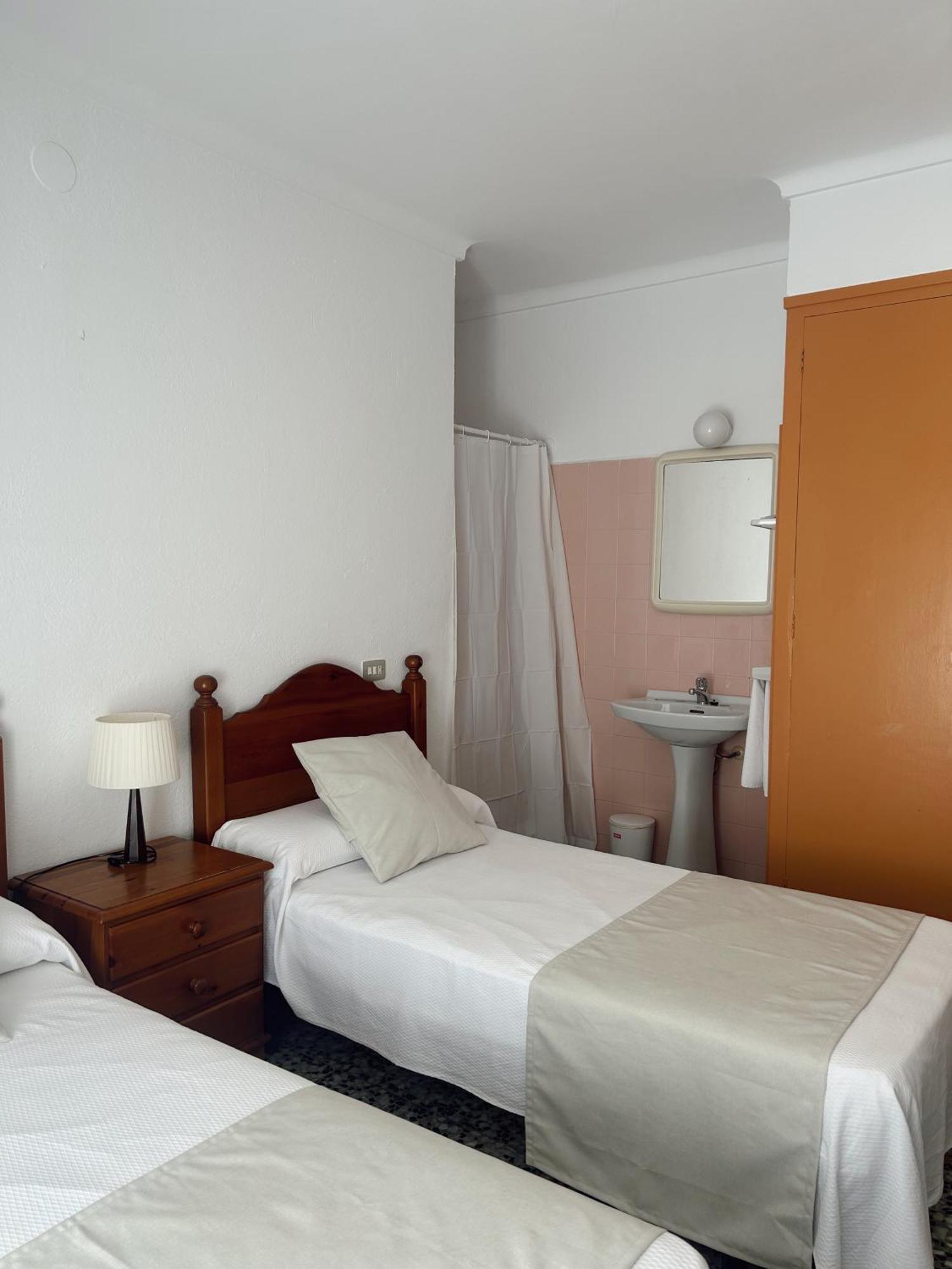 Hostal La Tina El Port De La Selva Екстер'єр фото